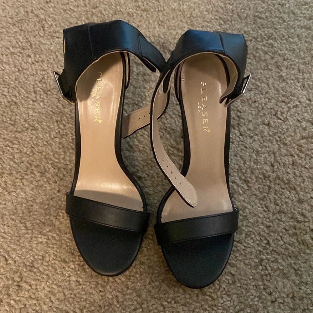 Pleaser size 8 Amuse Sandals
